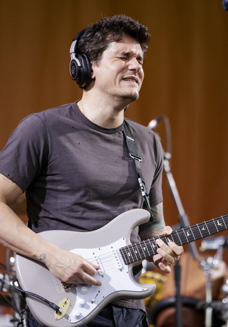 John Mayer muestra un prototipo de su nueva PRS Silver Sky con vibrato